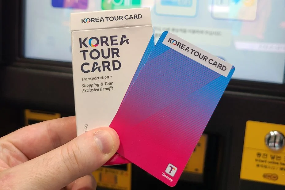 스마트폰으로 QR 결제하는 장면-모바일 결제 환경에서 상생페이백kr 신청 절차가 얼마나 쉽게 이뤄지는지 직관적으로 표현합니다.
