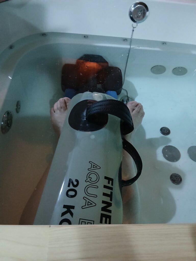 콜레스테롤 낮추는 법 실천을 위해 방문한 다이어트 관리실의 스톤스파와 기기 관리-독소 배출과 순환을 도와주는 스톤스파 및 EMS 관리를 통해 체지방을 줄이고 건강한 몸을 만드는 과정입니다.