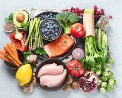 고콜레스테롤혈증 관리를 위해 식이섬유가 풍부하게 차려진 건강한 식단표