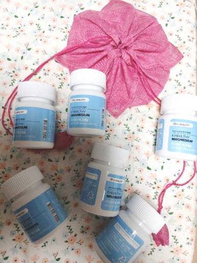 혈관 건강과 콜레스테롤 수치 낮추는 방법을 위해 매일 챙겨 먹는 케이헬씨 마그네슘-마그네슘 6통의 풍성한 구성을 통해 장기적인 건강 관리 프로젝트의 지속 가능성을 보여줍니다.