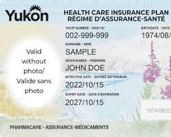 캐나다 의료보험 신청을 위해 필요한 헬스카드와 관련 증빙 서류들-실질적인 헬스 카드를 연상시키는 이미지입니다.