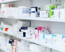 캐나다 의료보험에서 제외되는 유료 항목인 처방약과 약국 내부 전경- 처방전 없이 약을 살 수 없습니다.