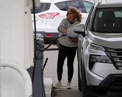 고유가 부담을 줄여주는 2026 고유가 피해지원금 안내-최근 상승한 유가로 인한 경제적 어려움을 극복하기 위해 정부에서 시행하는 2026 고유가 피해지원금 관련 정보 이미지입니다.